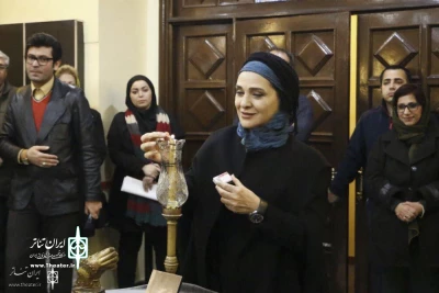 در تماشاخانه سنگلج

رؤیا نونهالی چراغ نمایش «دیوان تئاترال» را روشن کرد