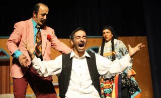 با آغاز اجرای نمایش خواستگاری به نویسندگی وکارگردانی سید عظیم موسوی در تماشاخانه سنگلج

چراغ تئاتر در سال 96 از  امروز روشن می شود