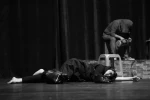 نمایش «اون دیگه اینجا زندگی نمی‌کنه» 2