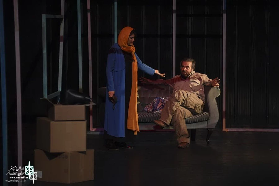 نمایش «اون دیگه اینجا زندگی نمیکنه» به کارگردانی «پیام عزیزی»