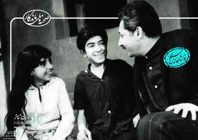 جمشید مشایخی در نمایی از نمایش « بهترین بابای دنیا» به کارگردانی «عزت الله انتظامی»_ 1344