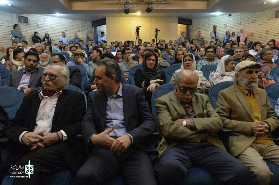 نخستین دوره اهدای نشان تماشاخانه سنگلج در پنجاه و چهارمین سالروز تاسیس این تماشاخانه برگزار شد. 11