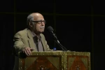 نخستین دوره اهدای نشان تماشاخانه سنگلج در پنجاه و چهارمین سالروز تاسیس این تماشاخانه برگزار شد. 12