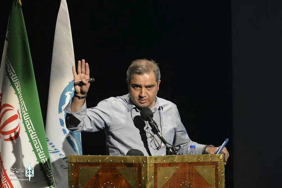 نخستین دوره اهدای نشان تماشاخانه سنگلج در پنجاه و چهارمین سالروز تاسیس این تماشاخانه برگزار شد. 14