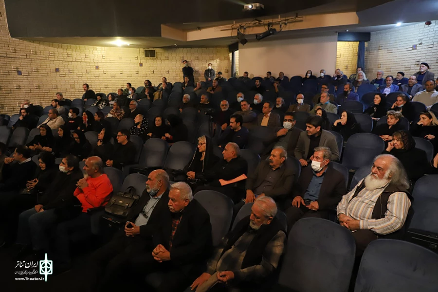 کتابخانه شخصی زنده‌یاد خسرو بامداد به مجموعه تئاتر شهر  اهدا شد 3