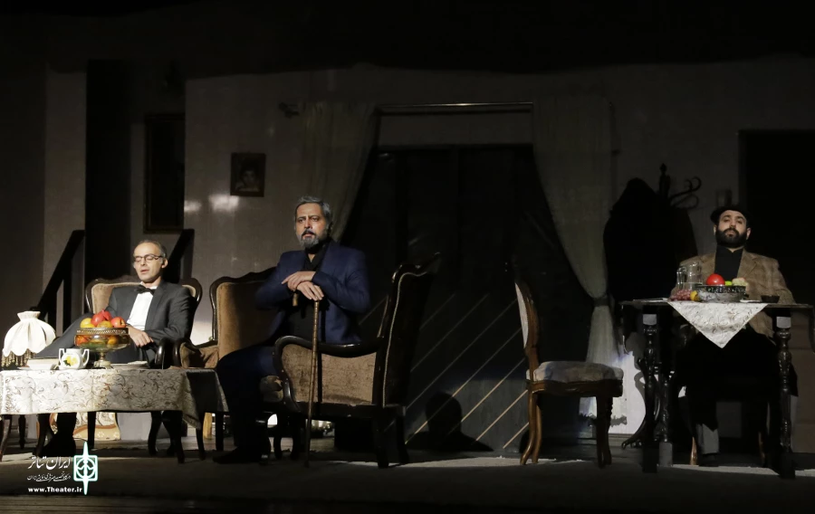 نمایش "شب روی سنگفرش خیس"