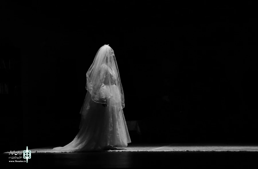 نمایش "شب روی سنگفرش خیس"