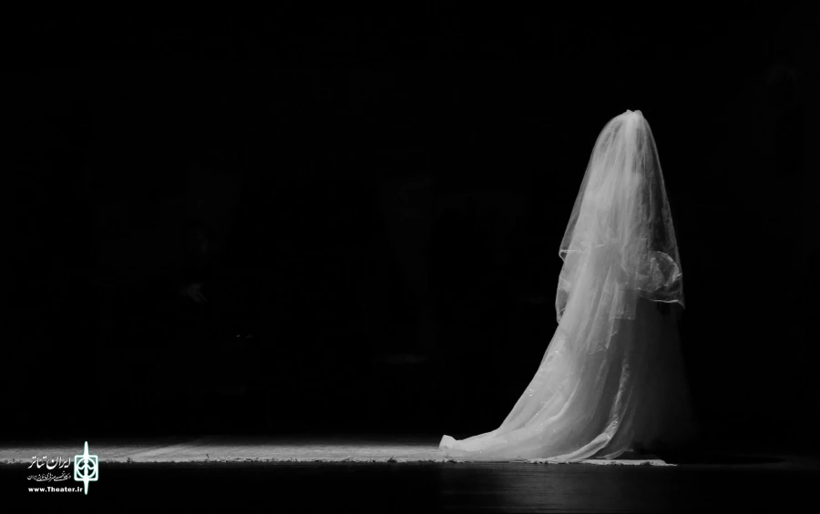نمایش "شب روی سنگفرش خیس"