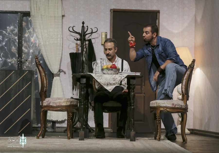 نمایش "شب روی سنگفرش خیس"