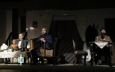 نمایش "شب روی سنگفرش خیس"
