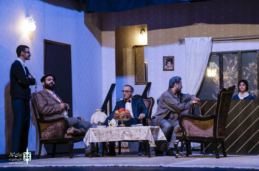 نمایش "شب روی سنگفرش خیس"