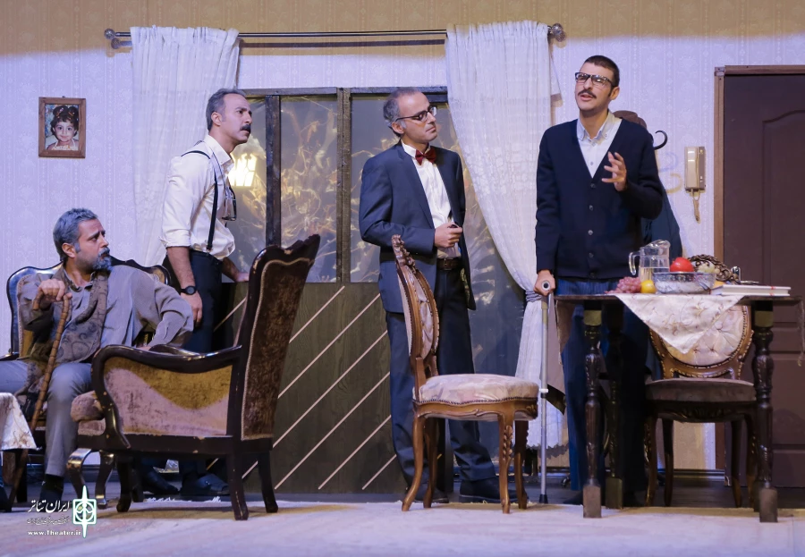 نمایش "شب روی سنگفرش خیس"