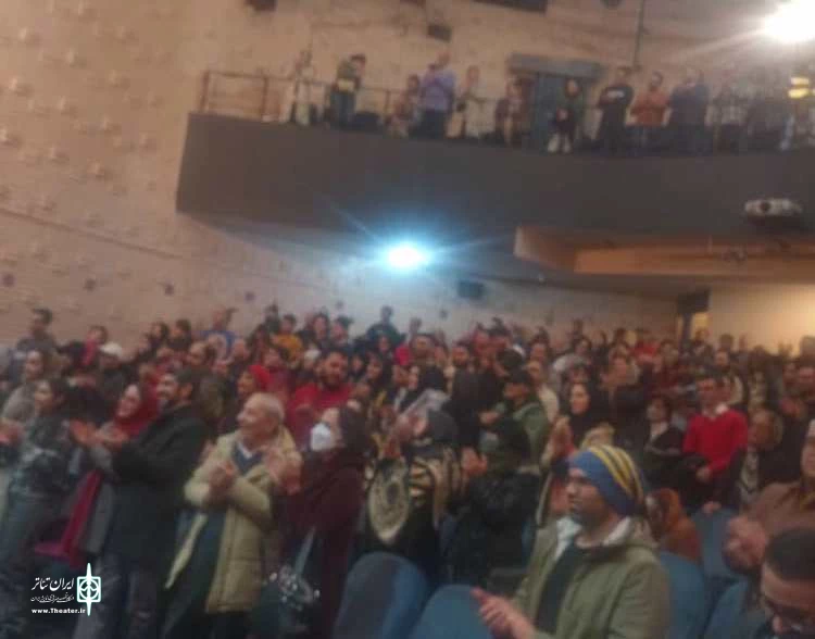 «تخت و خنجر» به کار خود در تماشاخانه سنگلج پایان داد 3