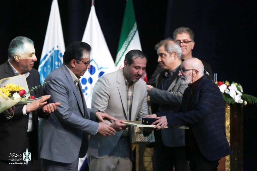 تجلیل از استاد داوود فتحعلی بیگی در جشنواره مجازی «حکیم ابوالقاسم فردوسی»
 4