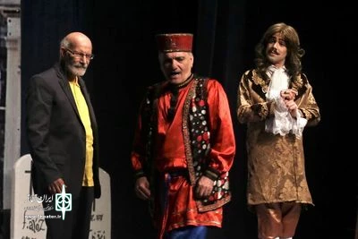 نگاهی به نمایش «شب نشینی با مولیر» به کارگردانی داوود فتحعلی بیگی

ریاکاران دیکتاتورها را دوست دارند و دیکتاتورها ریاکاران را